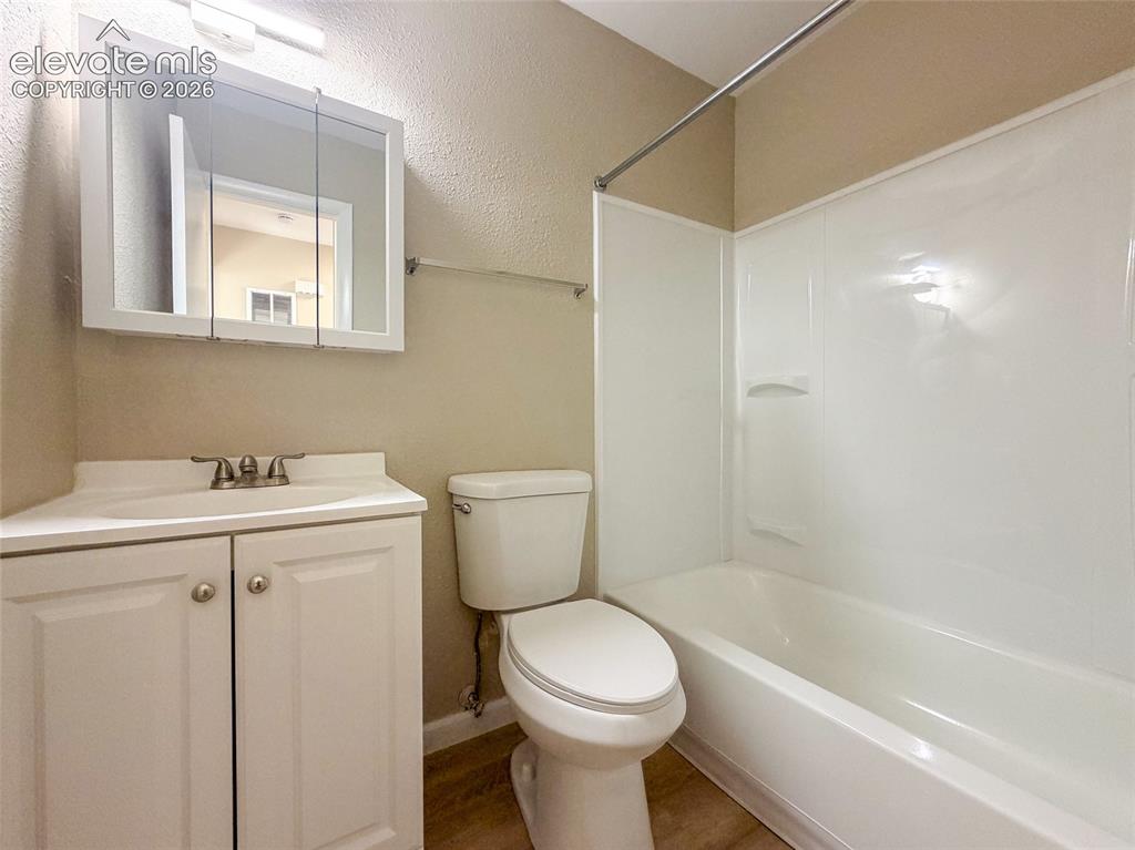 Image 43 of 45: Bathroom
