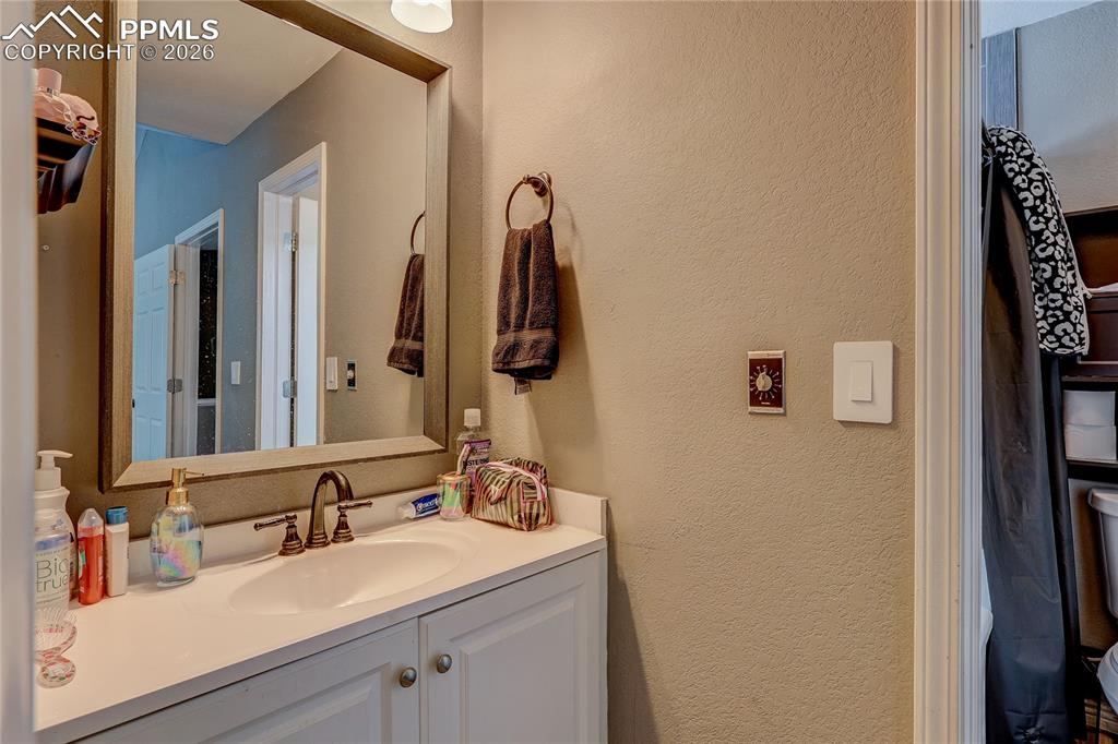 Image 15 of 39: Bathroom