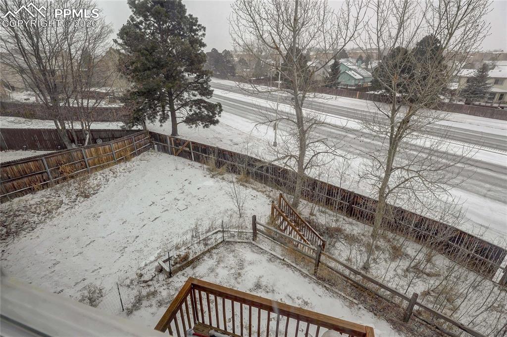 Image 33 of 39: Yard