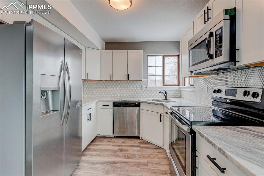 Image 6 of 39: Kitchen