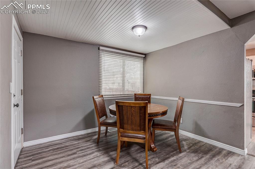 Image 7 of 39: Dining Area