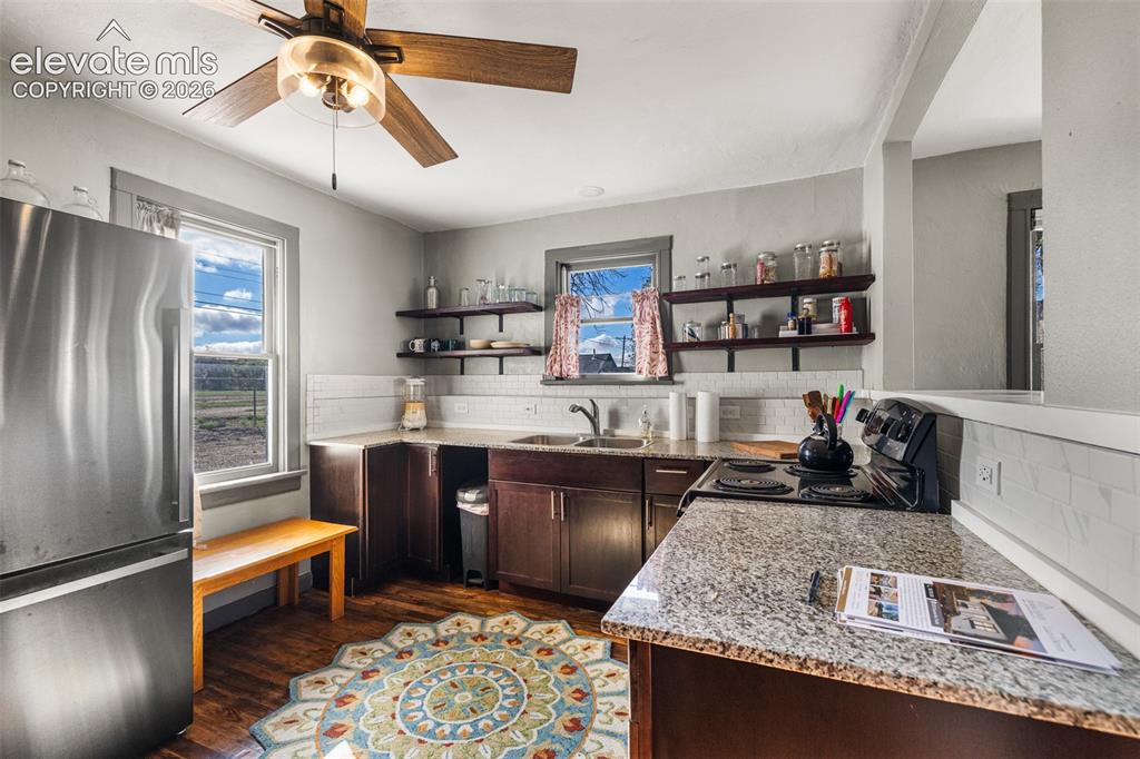 Image 12 of 41: Kitchen