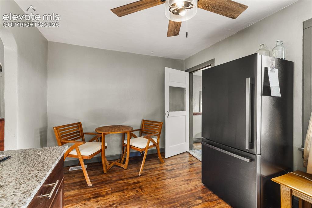 Image 16 of 41: Dining Area
