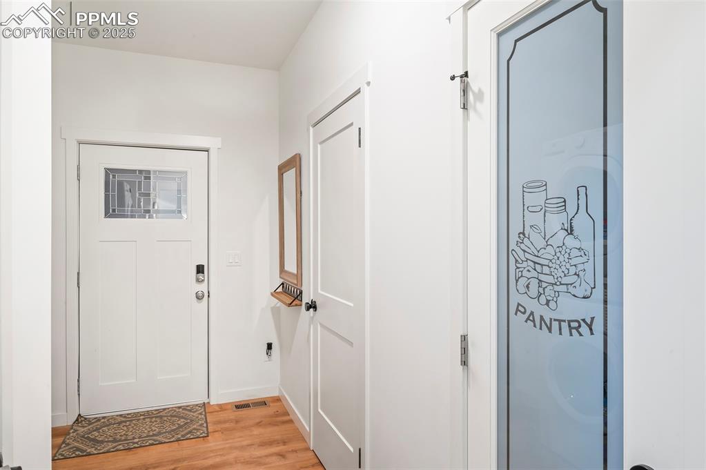 Image 17 of 25: Entry