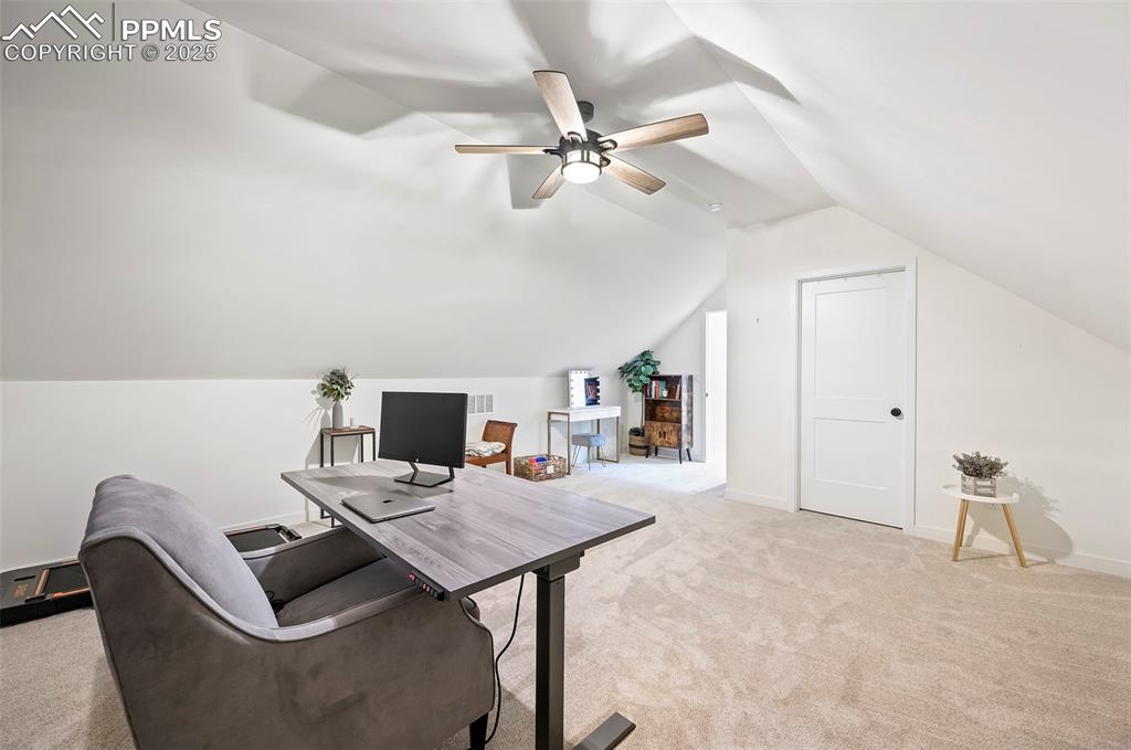 Image 24 of 25: Office