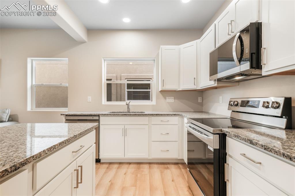 Image 10 of 50: Living Room