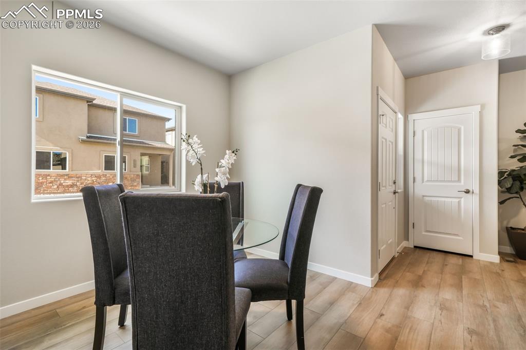 Image 13 of 50: Kitchen