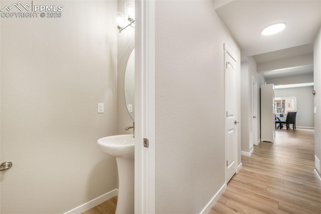 Image 16 of 50: Kitchen