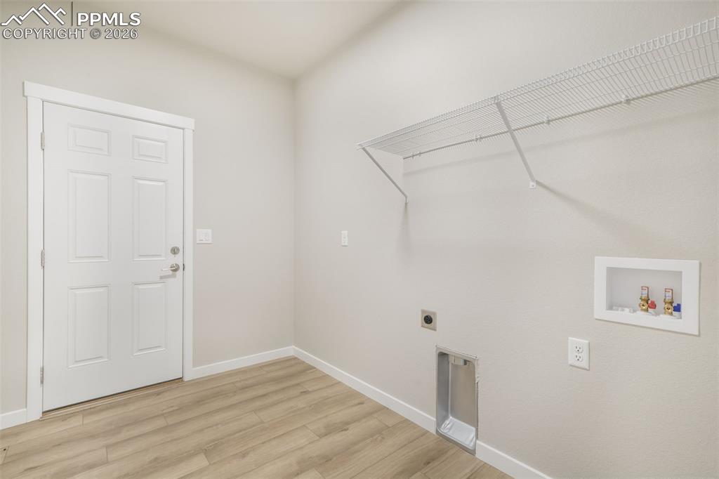 Image 17 of 50: Dining Area