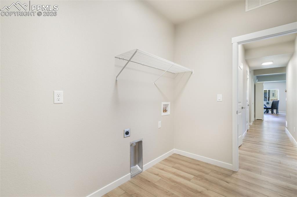 Image 18 of 50: Dining Area