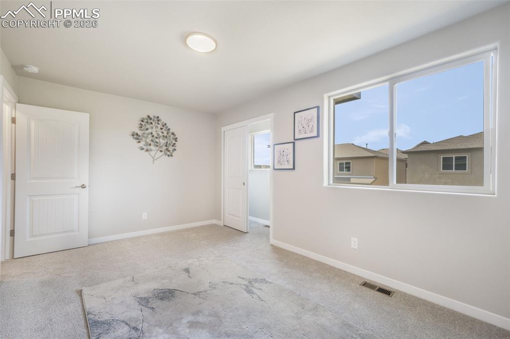 Image 29 of 50: Bathroom