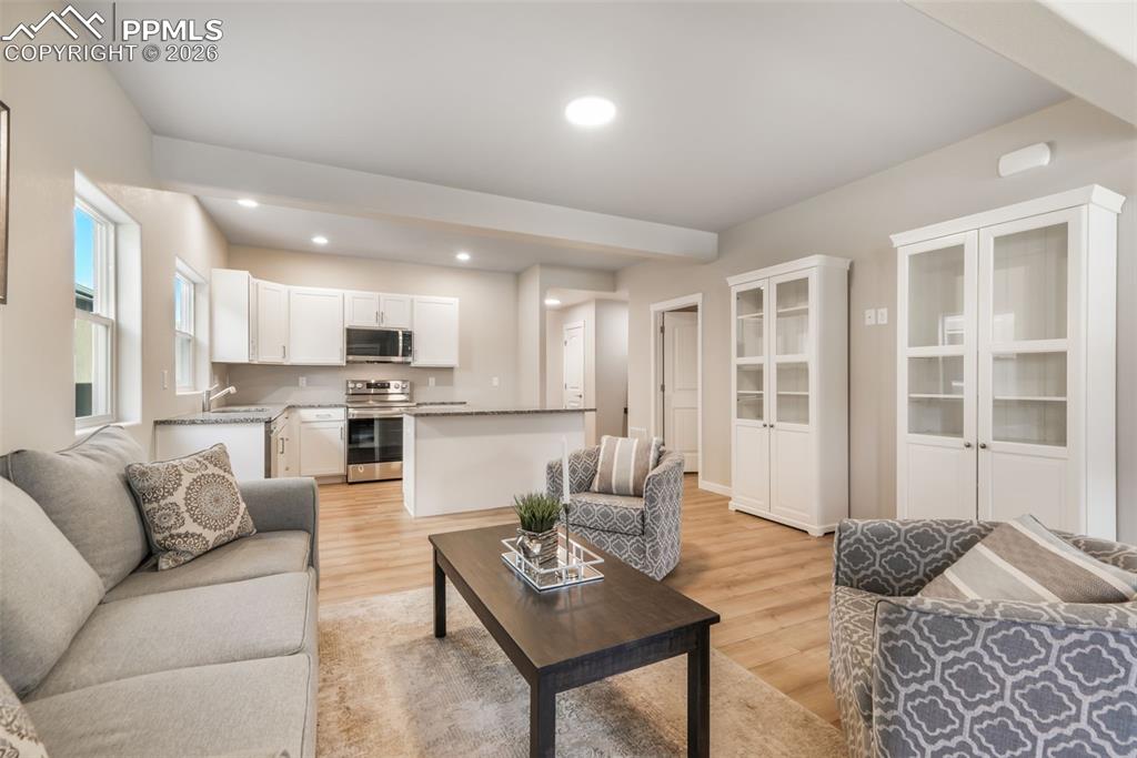 Image 3 of 50: Floor Plan