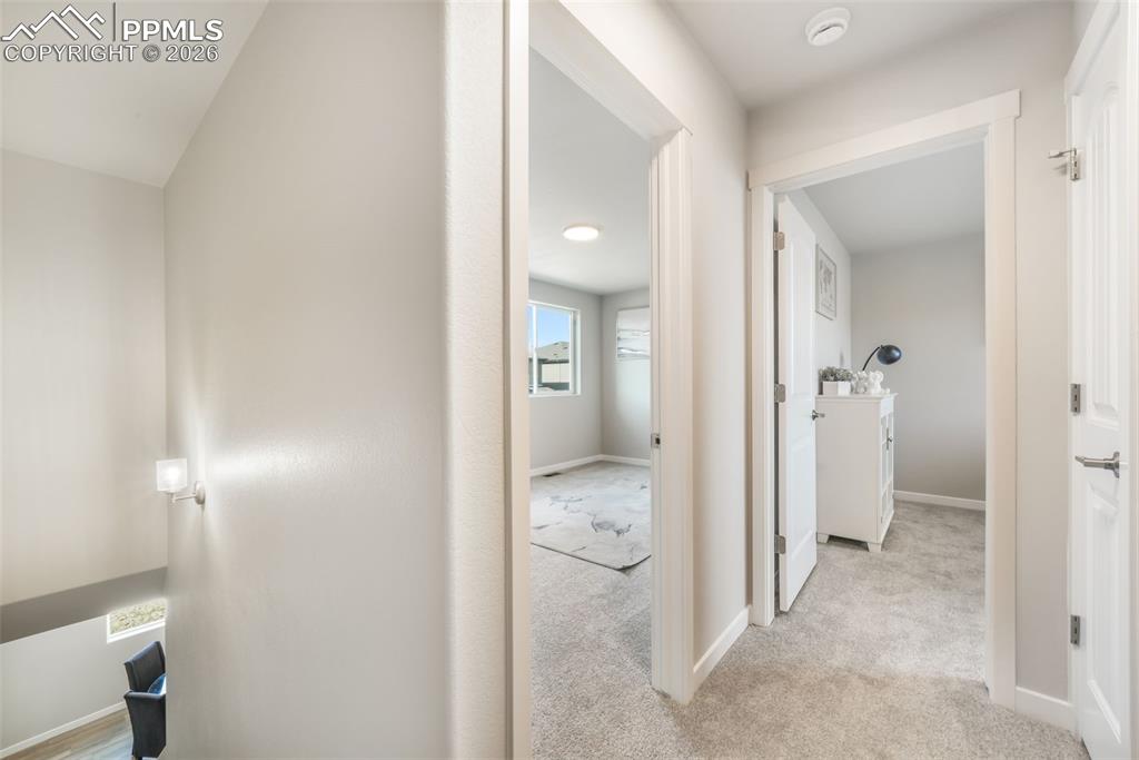 Image 34 of 50: Bedroom