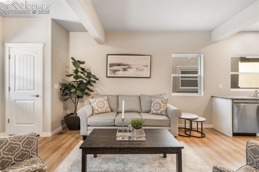 Image 5 of 50: Floor Plan