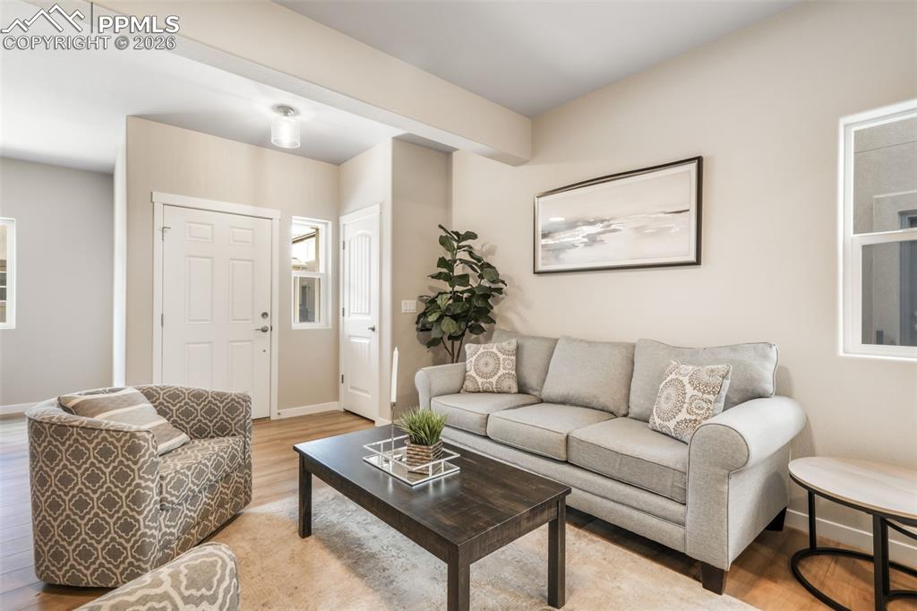 Image 6 of 50: Living Room