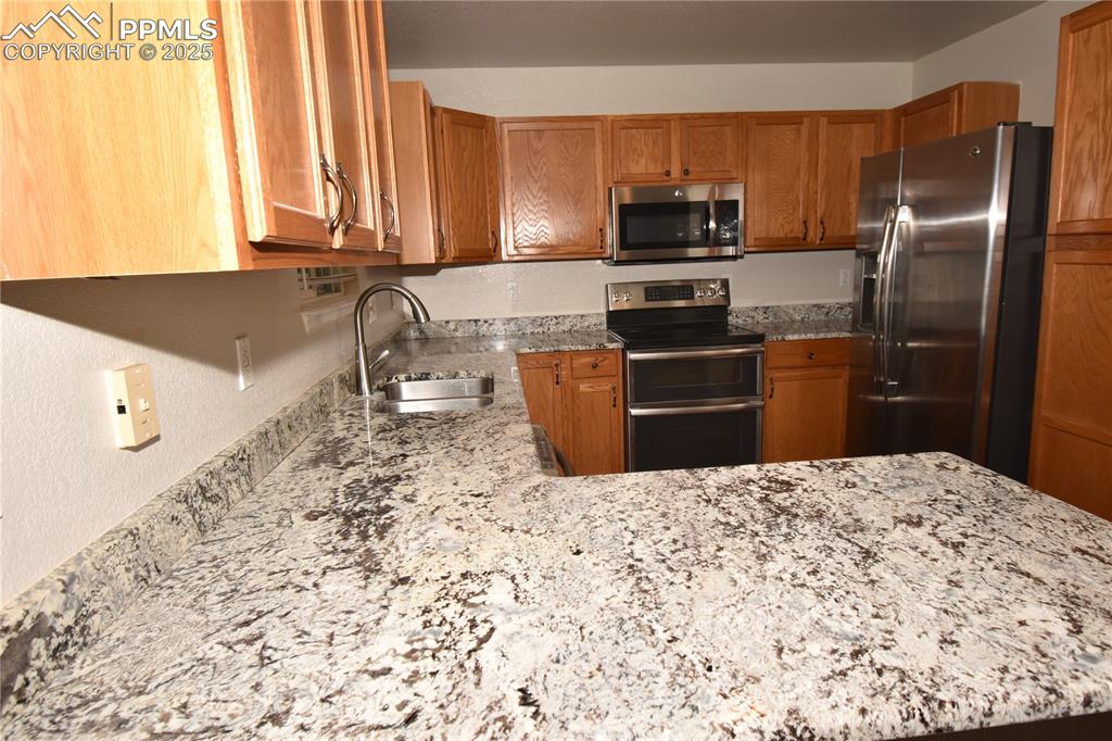 Image 5 of 13: Kitchen