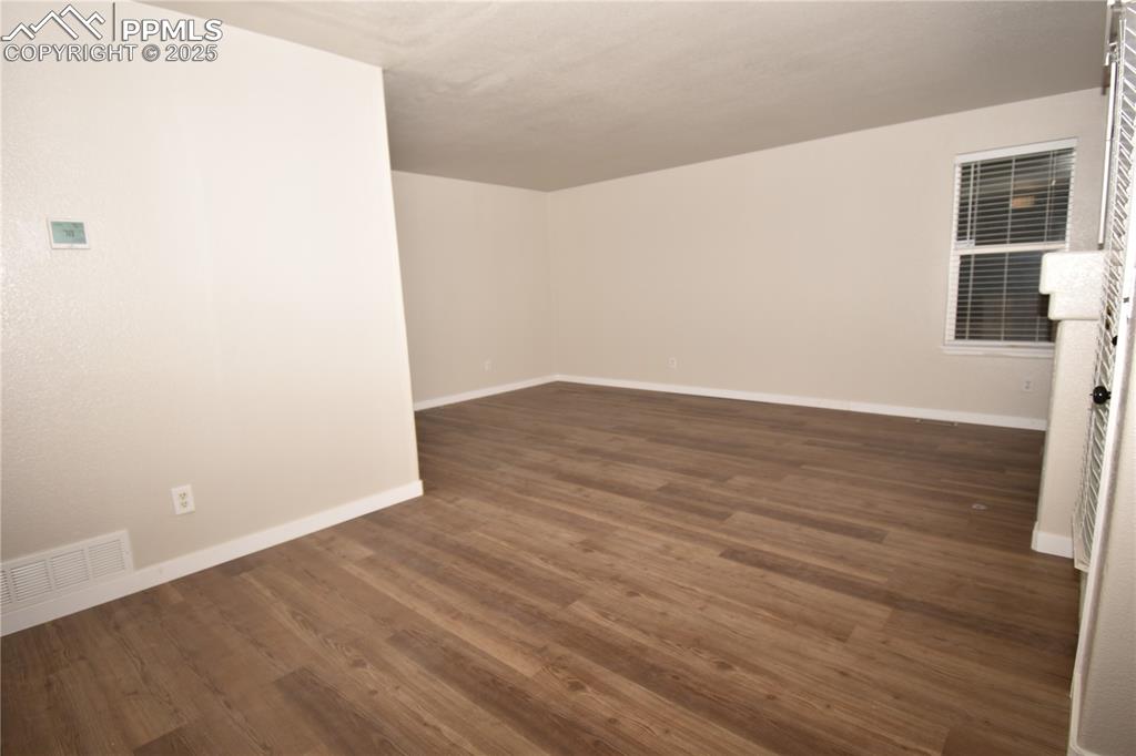 Image 7 of 13: Living Room