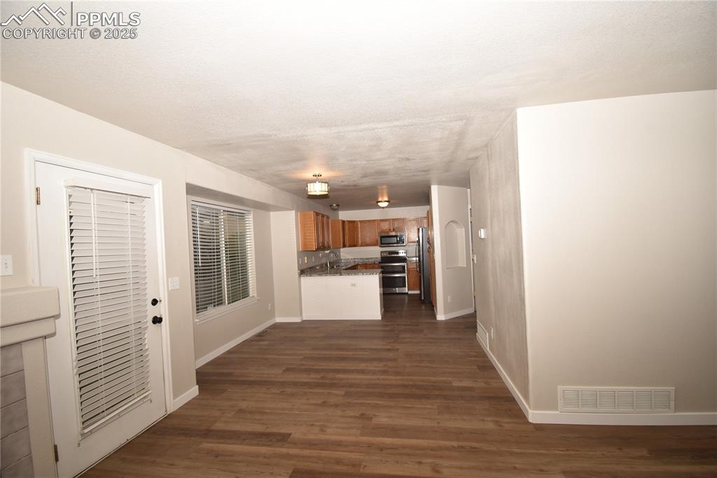 Image 8 of 13: Dining Area