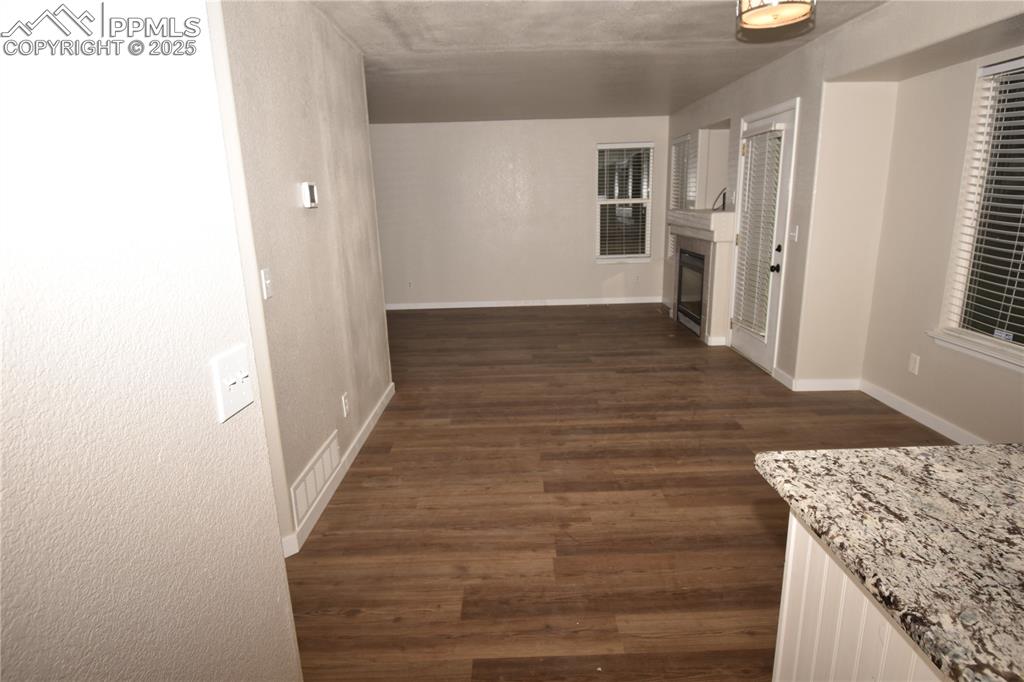 Image 9 of 13: Dining Area