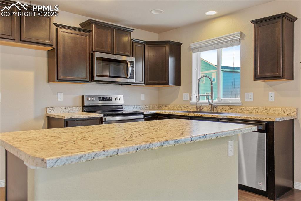 Image 6 of 26: Kitchen