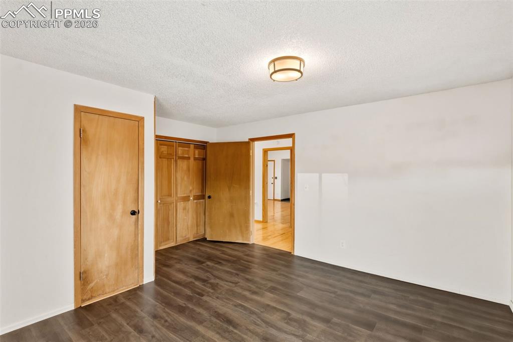 Image 21 of 38: Bedroom