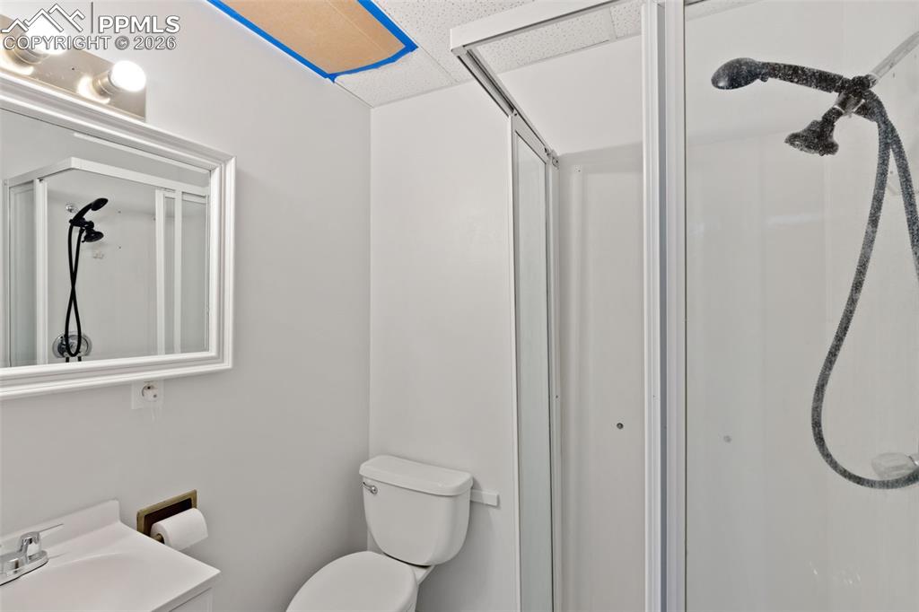 Image 24 of 38: Bathroom