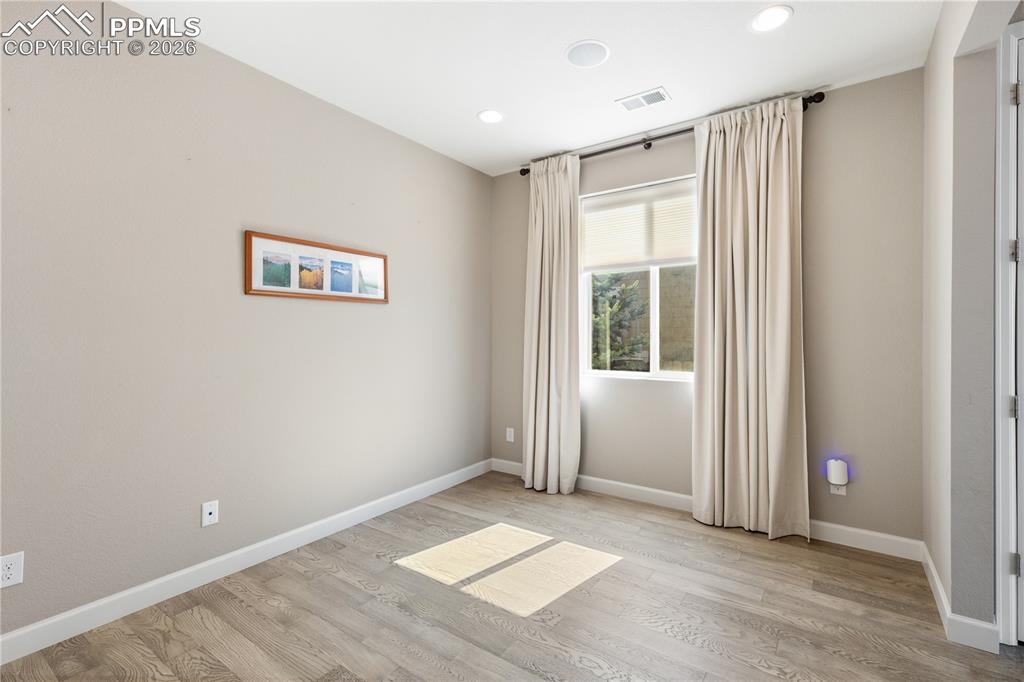 Image 15 of 22: Dining Area