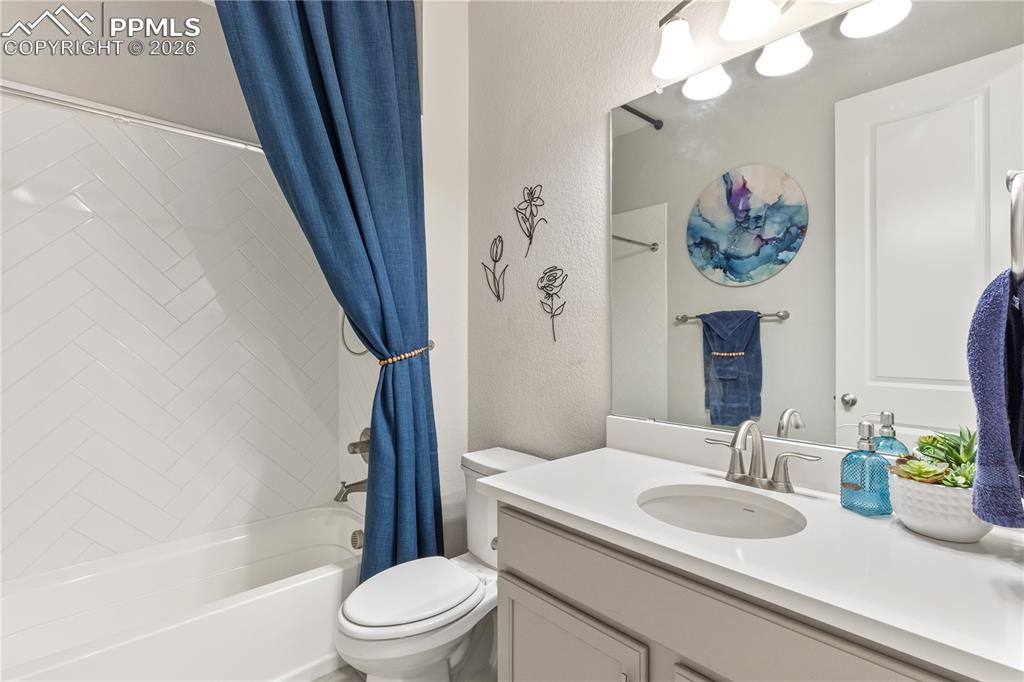 Image 16 of 22: Bathroom