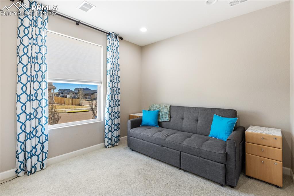 Image 20 of 22: Bedroom