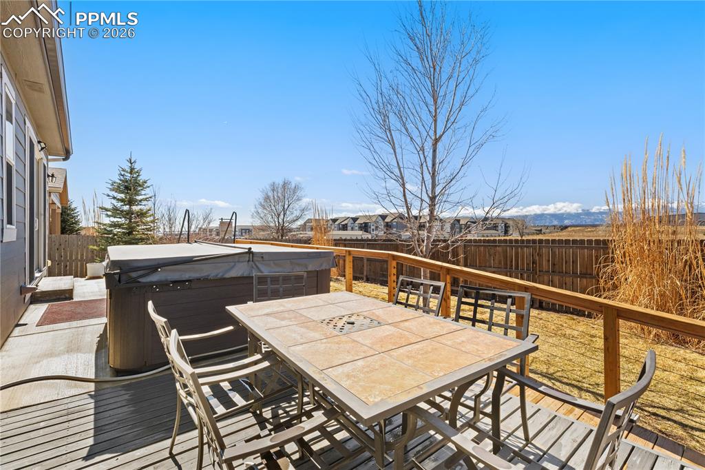 Image 22 of 22: Deck