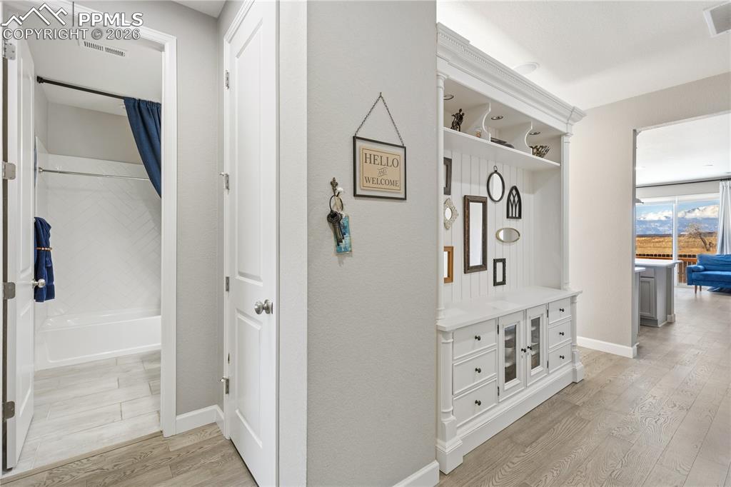 Image 4 of 22: Entrance Foyer