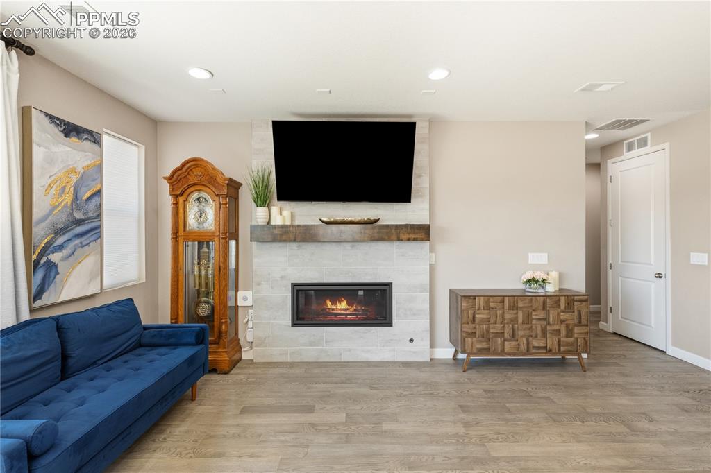 Image 6 of 22: Living Room