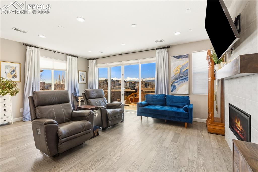 Image 8 of 22: Living Room