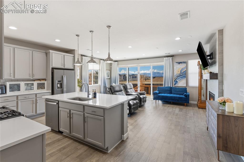 Image 9 of 22: Kitchen