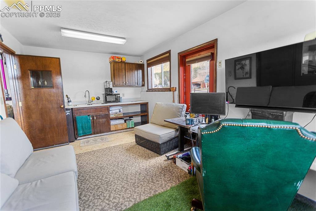 Image 18 of 20: Building #2 Office