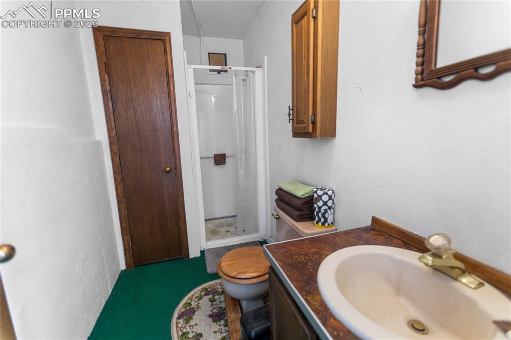 Image 19 of 20: Building #2 Bathroom