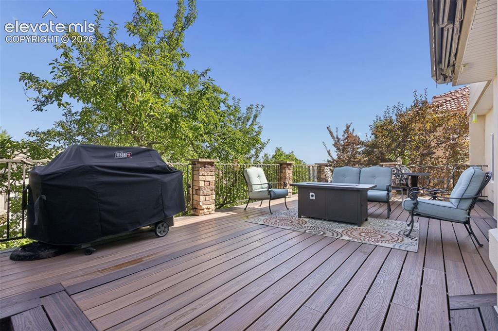 Image 46 of 50: Deck