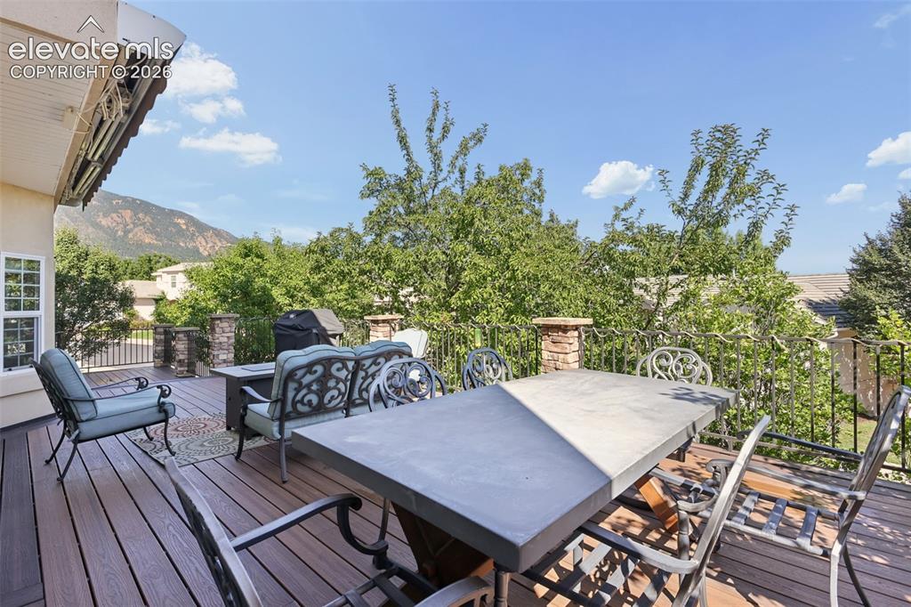 Image 47 of 50: Deck
