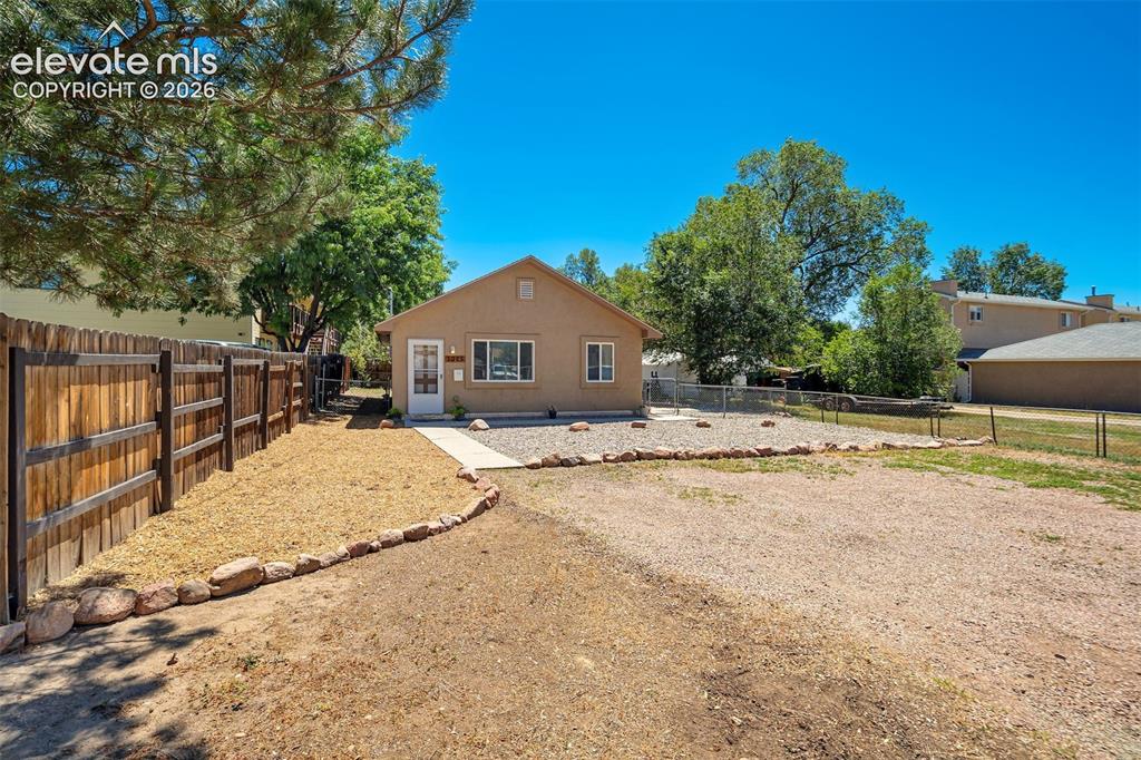 Image 2 of 29: Ample (min 4 spaces) off street parking right in front.