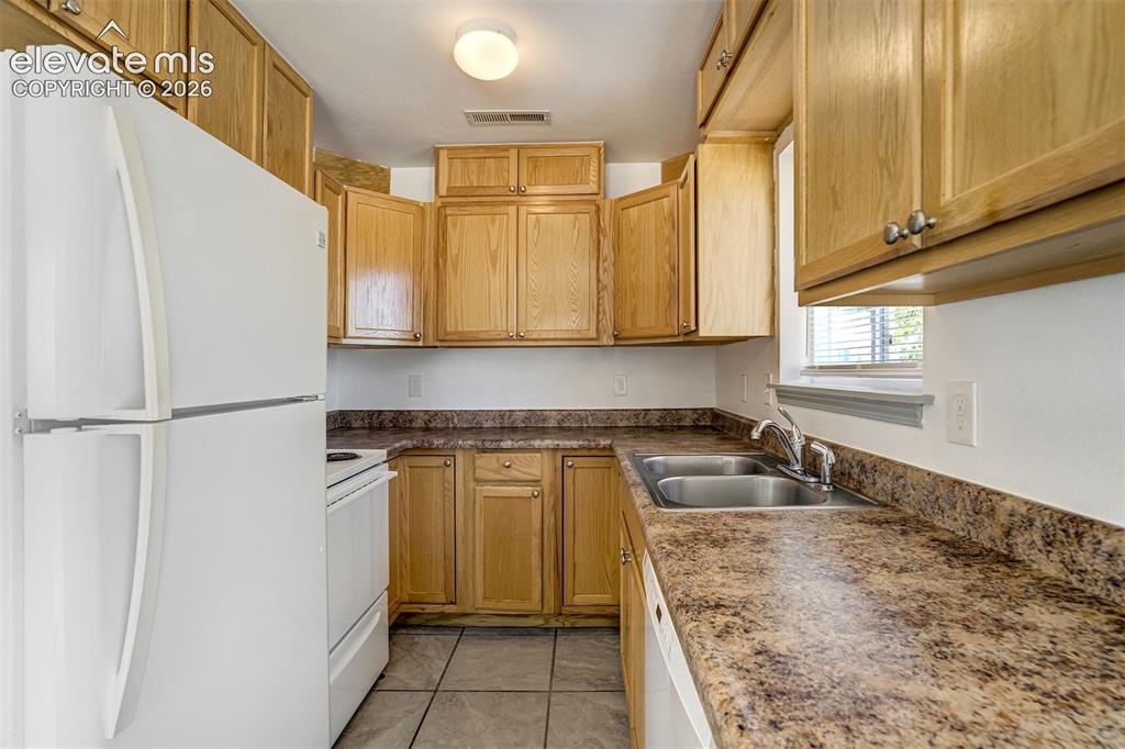 Image 5 of 29: Kitchen