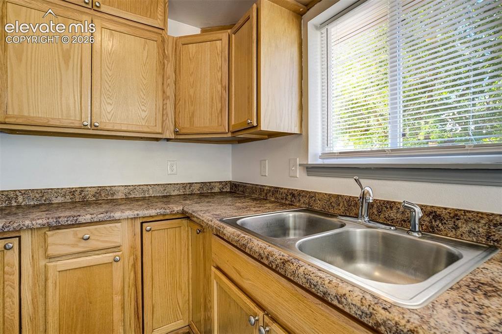 Image 8 of 29: Very functional and clean.