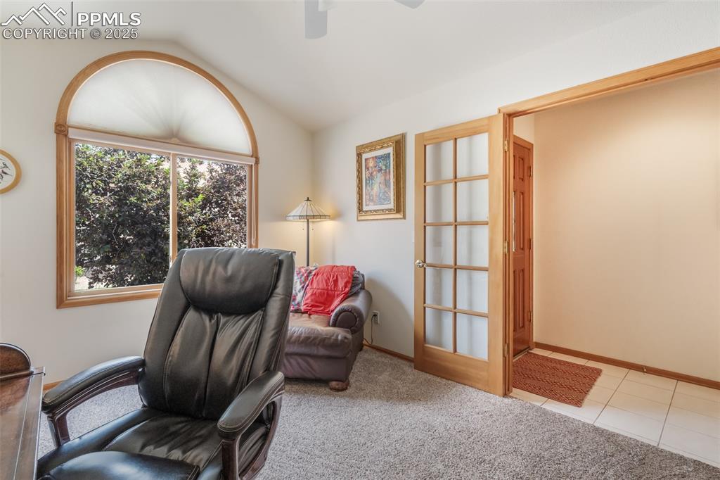 Image 16 of 50: Office