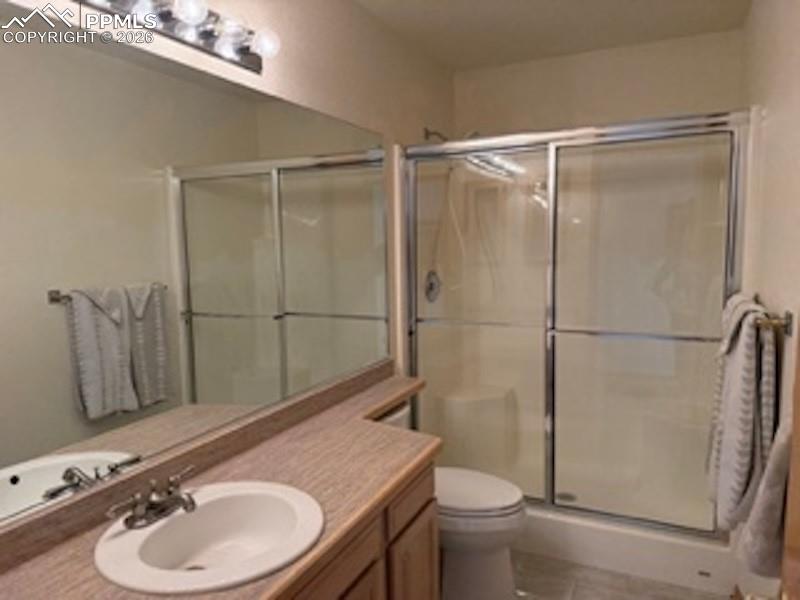 Image 18 of 50: Bathroom