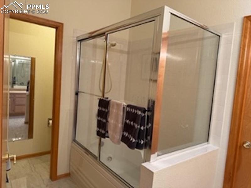 Image 24 of 50: Bathroom