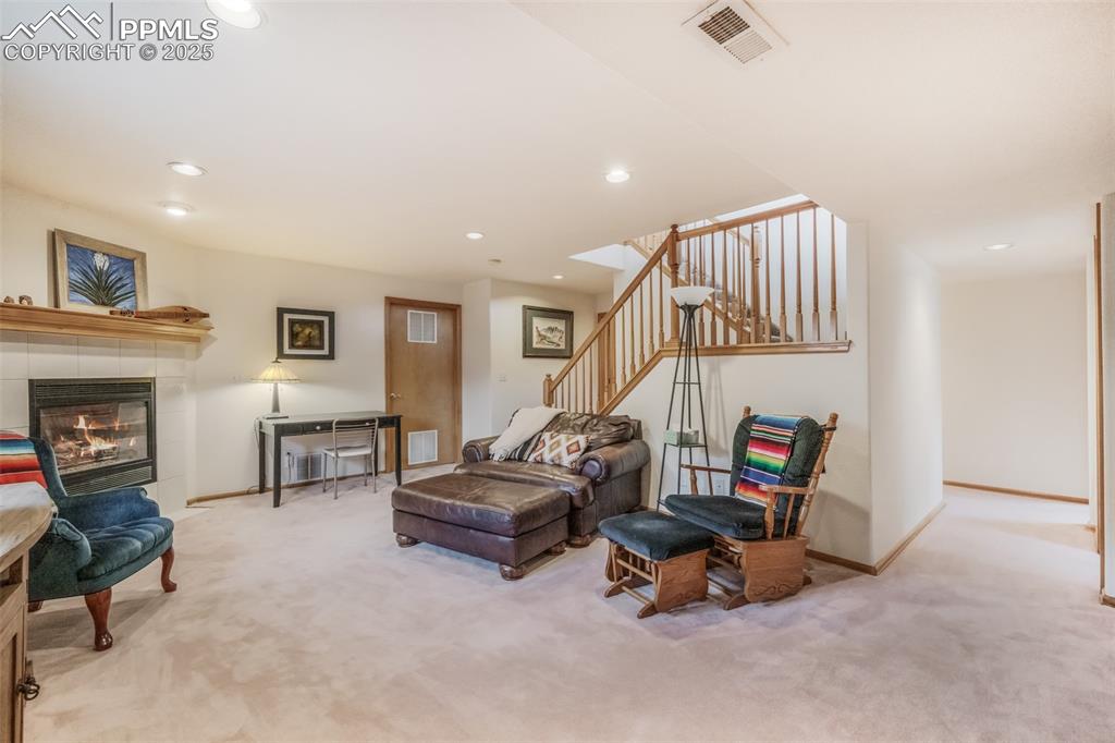 Image 27 of 50: Living Room