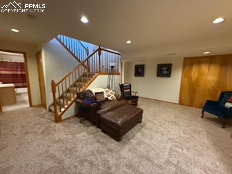 Image 28 of 50: Living Room