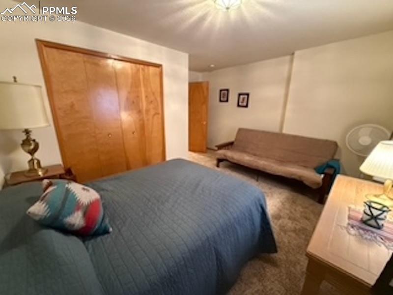 Image 36 of 50: Bedroom