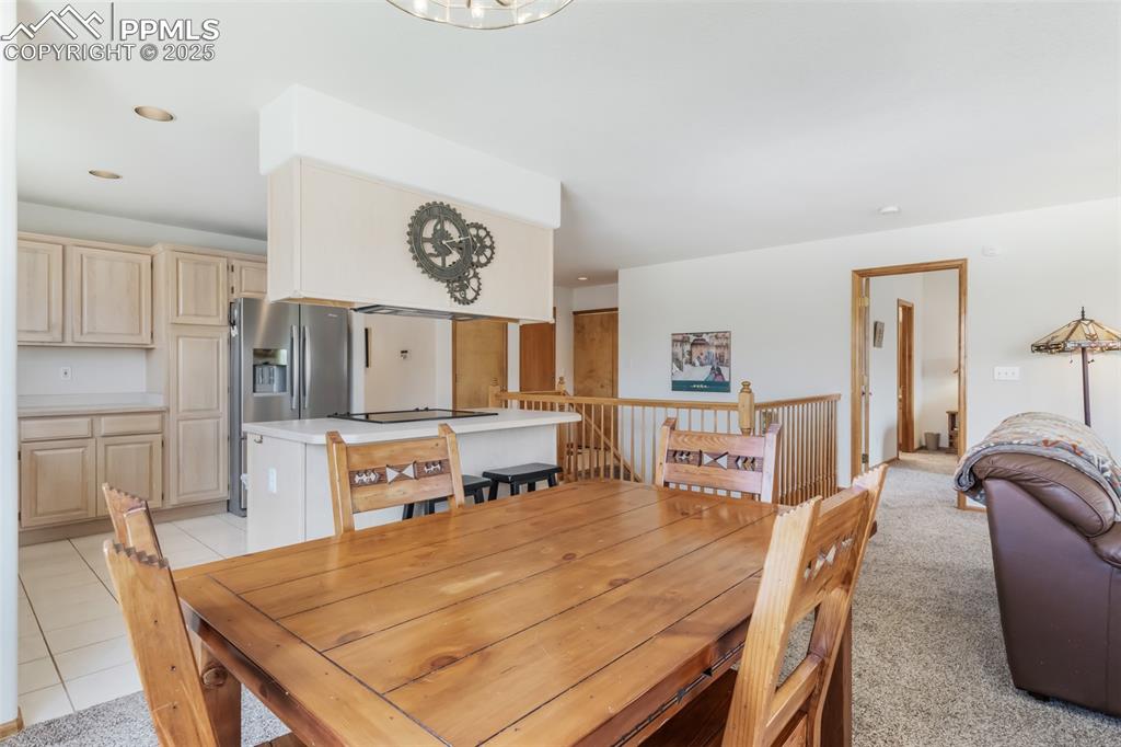 Image 7 of 50: Dining Area