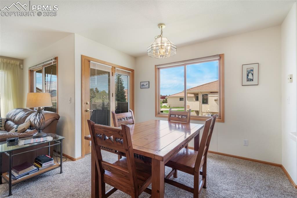 Image 8 of 50: Dining Area