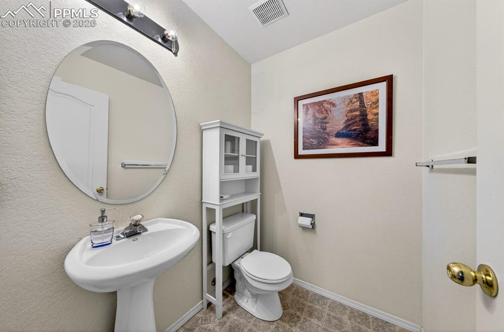 Image 11 of 22: Bathroom